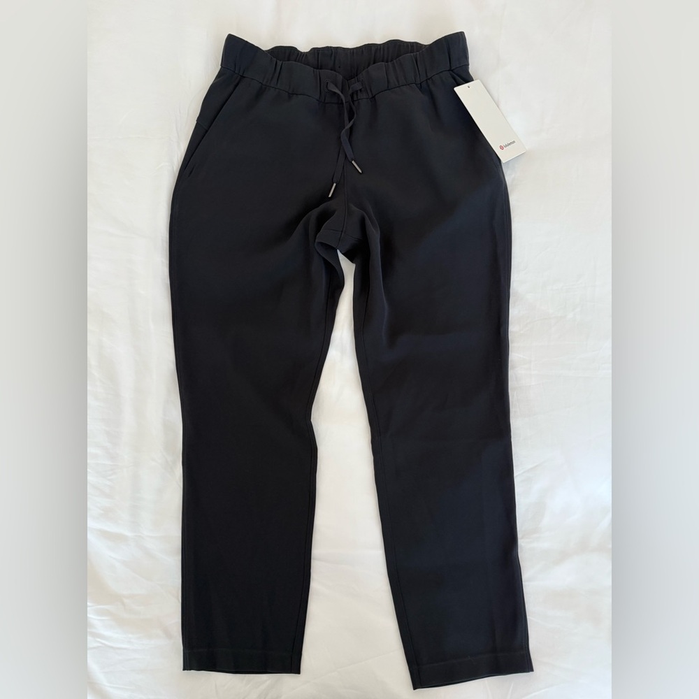 lululemo Pants but without the tags. Used pants, only worn a couple of times